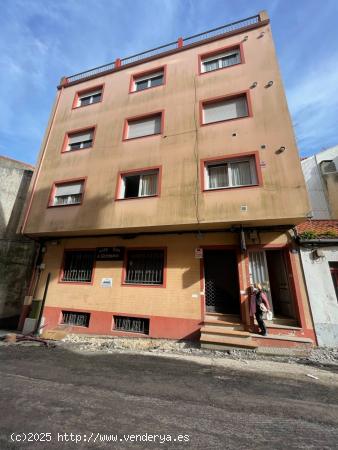 Edificio con garaje y local comercial en el centro de Ribeira - A CORUÑA