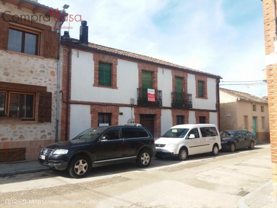  VENTA-CASA CON PATIO y ALMACEN-VEGANZONES. - SEGOVIA 