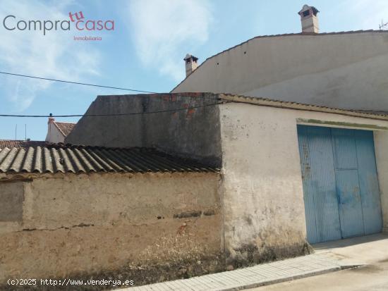 VENTA-CASA CON PATIO y ALMACEN-VEGANZONES. - SEGOVIA