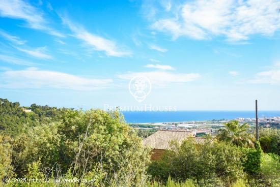 Parcela en venta con vistas al mar y a la montaña en Santa Susanna - BARCELONA