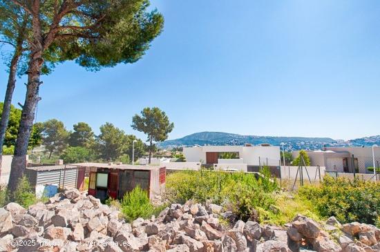 FANTÁSTICA PARCELA EN MORAIRA CON VISTAS AL MAR - ALICANTE