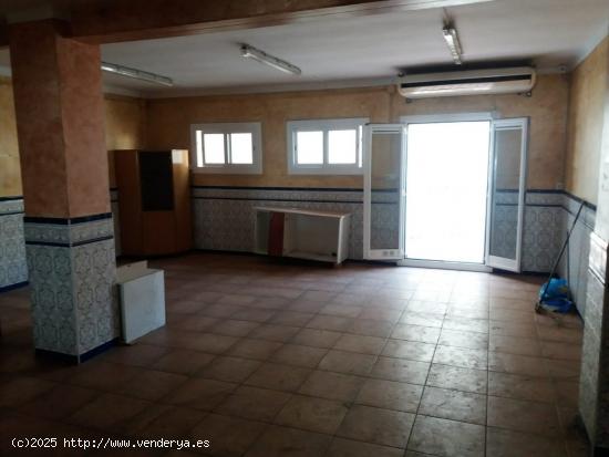 LOCAL COMERCIAL EN VENTA EN CORNELLA DE LLOBREGAT - BARCELONA