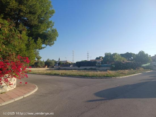  ESPECTACULAR SOLAR URBANO DE 1.300 m2 EN  LOS GIRASOLES  - ALICANTE 