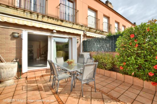 CASA ADOSADA EN VENTA EN CALELLA - CON PISCINA Y GARAJE - BARCELONA