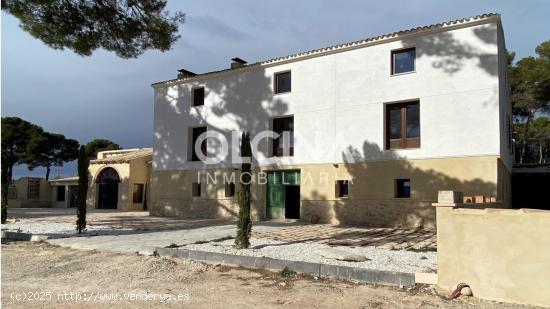 Espectacular masía en proceso de restauración - ALICANTE