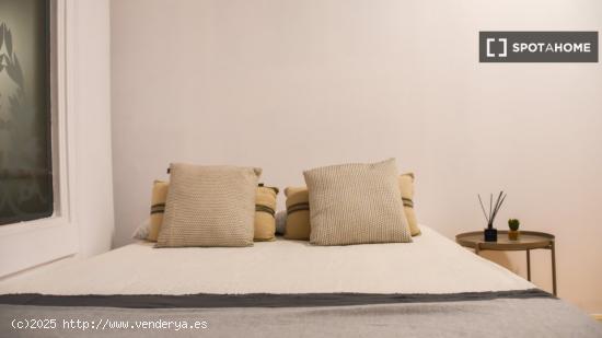 Habitaciones para alquilar en apartamento de 4 dormitorios en Barcelona - BARCELONA