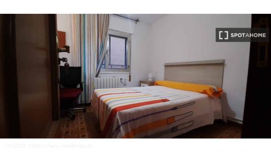 Se alquilan habitaciones en apartamento de 3 dormitorios en Ciudad Lineal - MADRID