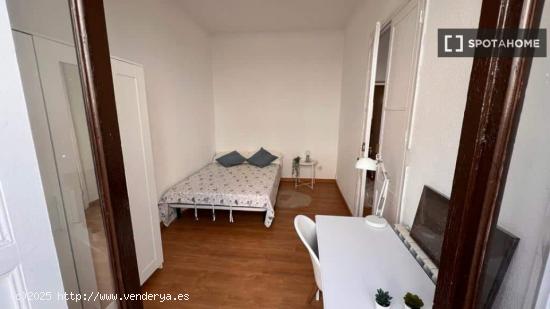 Alquiler de habitaciones en piso de 3 dormitorios en Malasaña - MADRID