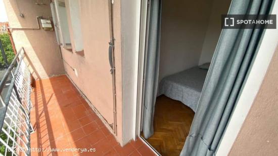 Alquiler de habitaciones en piso de 6 dormitorios en Portazgo - MADRID