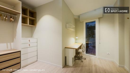 Habitaciones para alquilar en apartamento de 4 habitaciones en Les Corts - BARCELONA