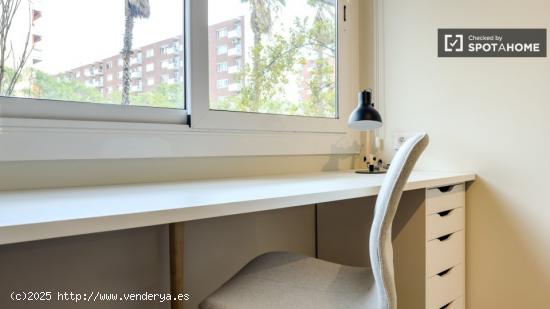 Habitaciones para alquilar en apartamento de 4 habitaciones en Les Corts - BARCELONA