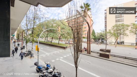 Habitaciones para alquilar en apartamento de 4 habitaciones en Les Corts - BARCELONA