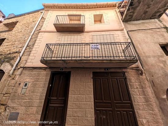 Casa en Horta de Sant Joan de 248 m2 con 4 plantas, bodega, terraza y jardín. - TARRAGONA