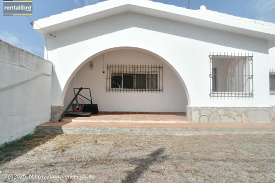 FANTASTICO CHALET EN PARCELA URBANA DE 500 m² - CADIZ