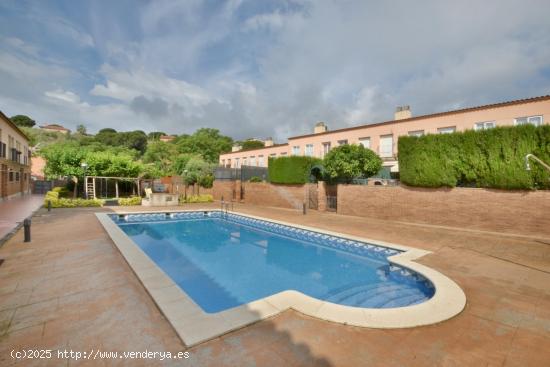  CASA ADOSADA EN VENTA EN CALELLA - CON PISCINA Y GARAJE - BARCELONA 