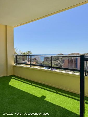 Espectacular dúplex reformado con vistas al mar y la montaña en venta  Villajoyosa - ALICANTE