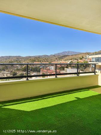 Espectacular dúplex reformado con vistas al mar y la montaña en venta  Villajoyosa - ALICANTE