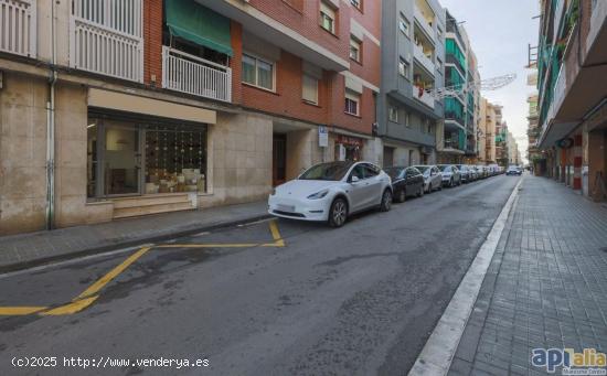 LOCAL COMERCIAL EN EL CENTRO DE PREMIA DE MAR!!!1 - BARCELONA