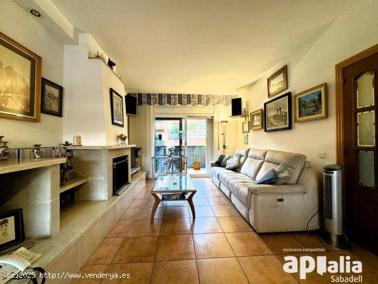  ¡¡CASA UNIFAMILAR JUNTO A CAN LLONG!! 4 HABITACIONES, 2 TERRAZAS + PATIO DE 36M2 y GARAJE - BARCEL 