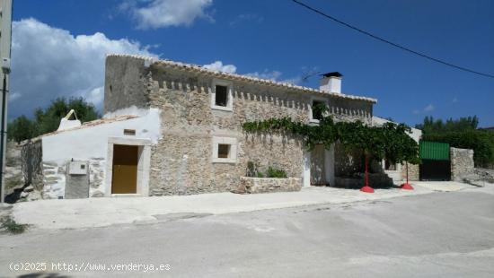  CORTIJO EN MORATALLA (CASA CON TERRENO) - MURCIA 