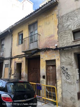 Casa solar en el Tossal con orientación sur. Muchas posibilidades. - VALENCIA