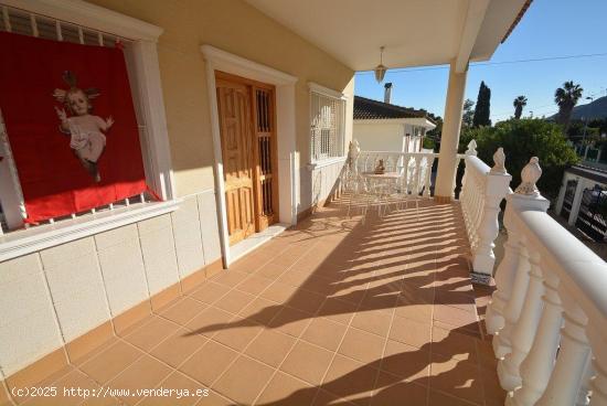 Espectacular chalet en Orihuela zona Urb. Montepinar, 344 m2. y parcela de 2737 m2. - ALICANTE