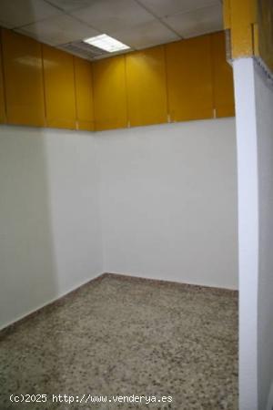 Alquiler local comercial en Orihuela, 120 m2. de superficie,  con 1 aseo. - ALICANTE