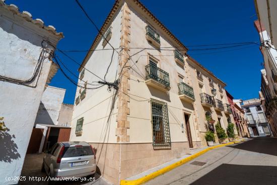  Amplia vivienda histórica en pueblo Sorbas, con 8 habitaciones, 2 baños, 303m2 constr. Patio Andal 