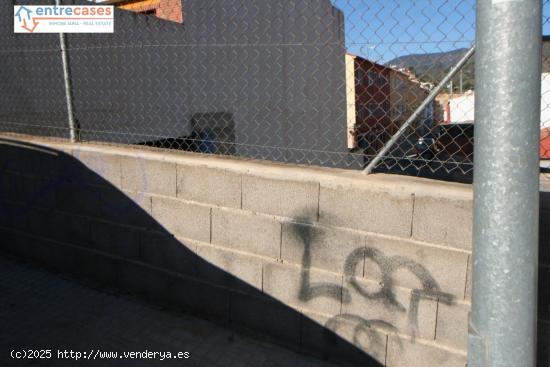 SOLAR EN GRUPO LA COVA A DOS CALLES. - CASTELLON