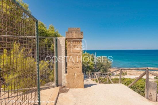 EXCLUSIVA FINCA MEDITERRÁNEA frente al Mar en Javea · COSTA BLANCA | 5.977m2 · 3 Casas · 20m del