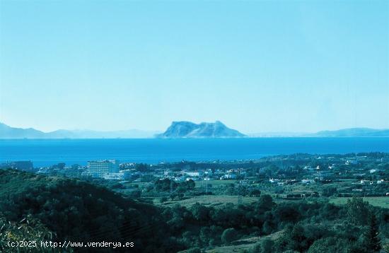 TERRENO URBANIZABLE DE  2.957M2 SITUADO EN LA MILLA DE ORO CON VISTAS AL MAR - MALAGA