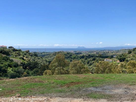 TERRENO URBANIZABLE DE  2.957M2 SITUADO EN LA MILLA DE ORO CON VISTAS AL MAR - MALAGA