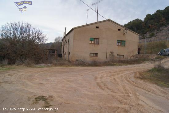 Magnifica Finca de 900 m2 con casa de 300 m2  muy bien situado. - BARCELONA