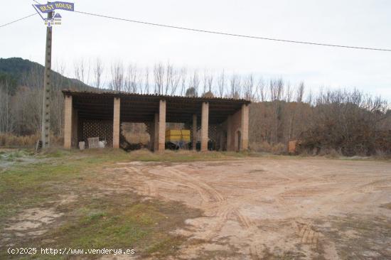 Magnifica Finca de 900 m2 con casa de 300 m2  muy bien situado. - BARCELONA