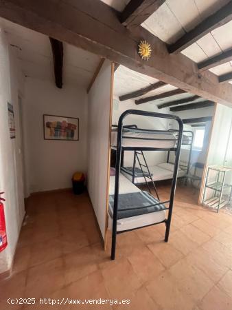 SE VENDE ALBERGUE CON LICENCIA EN EL CAMINO DE SANTIAGO (AMBASMESTAS) - LEON