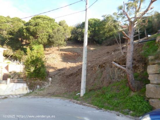 Terreno en Santa susanna par hacer 2 casas si se quiere. - BARCELONA