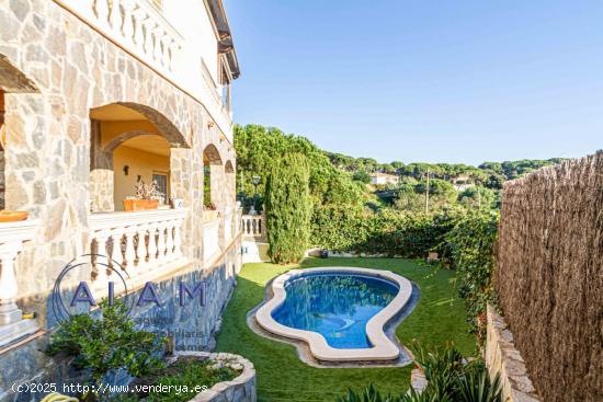 Chalet con piscina, ascensor y vistas a mar y montaña - BARCELONA