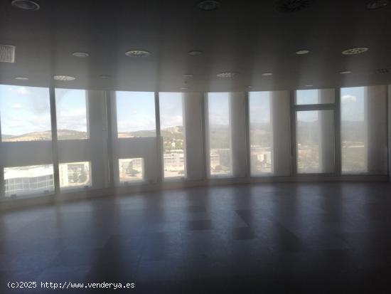 OFICINA DIÁFANA DE 120M2 CON BONITAS VISTAS EN TORRE HÉRCULES - CADIZ