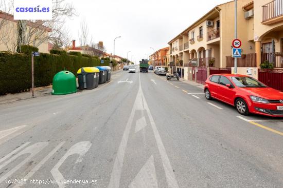  Venta de solar con proyecto de 2 casas pareadas en Zona Lomalinda - GRANADA 