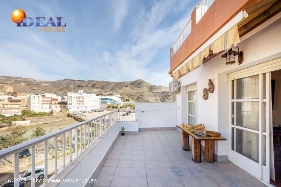  ESTUPENDO ATICO JUNTO AL MAR CON TERRAZA FANTASTICA - GRANADA 