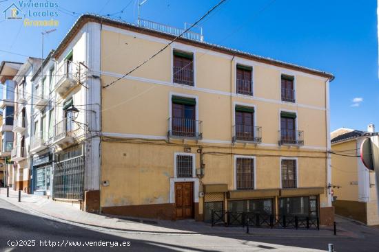  Espectacular edificio a 3 calles con vivienda y locales comerciales en pleno centro de Alhama de Gr  