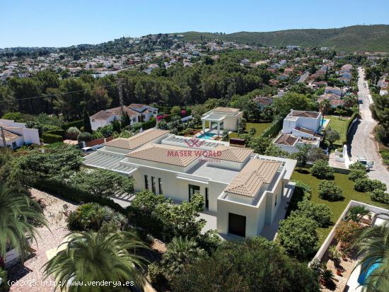 VILLA DE OBRA NUEVA EN JAVEA - ALICANTE