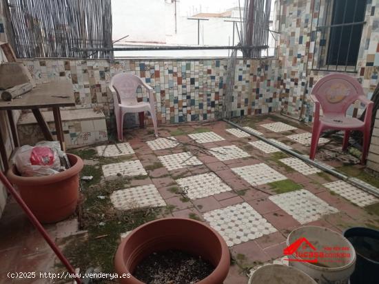 CASA EN EL CARMEN JUNTO A OLLERÍAS PARA REFORMAR - CORDOBA