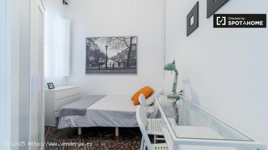 Acogedora habitación en alquiler en un apartamento de 8 dormitorios, Extramurs - VALENCIA