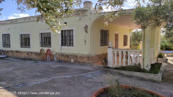 Chalet con terreno en Villamarxante - VALENCIA