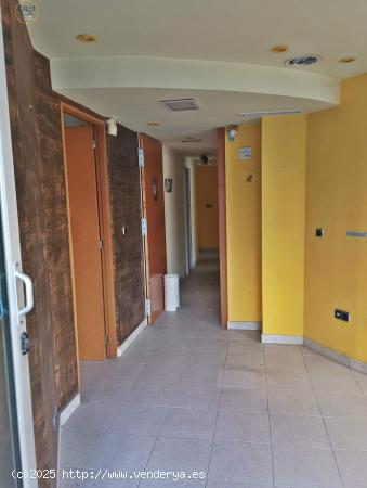 SE VENDE LOCAL COMERCIAL EN LA CALLE JAIME SEGARRA - CAROLINAS BAJAS - ALICANTE