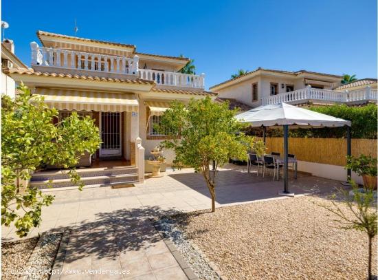  ADOSADO DE 3 DORMITORIOS 2 BAÑOS EN PLAYA FLAMENCA ( ORIHUELA COSTA ) - ALICANTE 