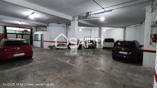 Gran local de 285  m² cerca de la  Avda. de la Libertad. SIN COMISIÓN DE COMPRA.