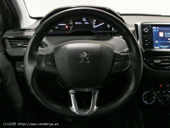 Peugeot 208  5P  1.2L PureTech 60KW (82CV) Signature - Quintanar De La Orden