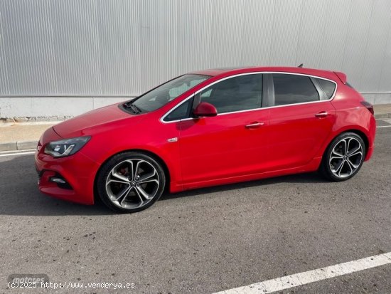 Opel Astra J de 2014 con 184.000 Km por 8.100 EUR. en La Rioja